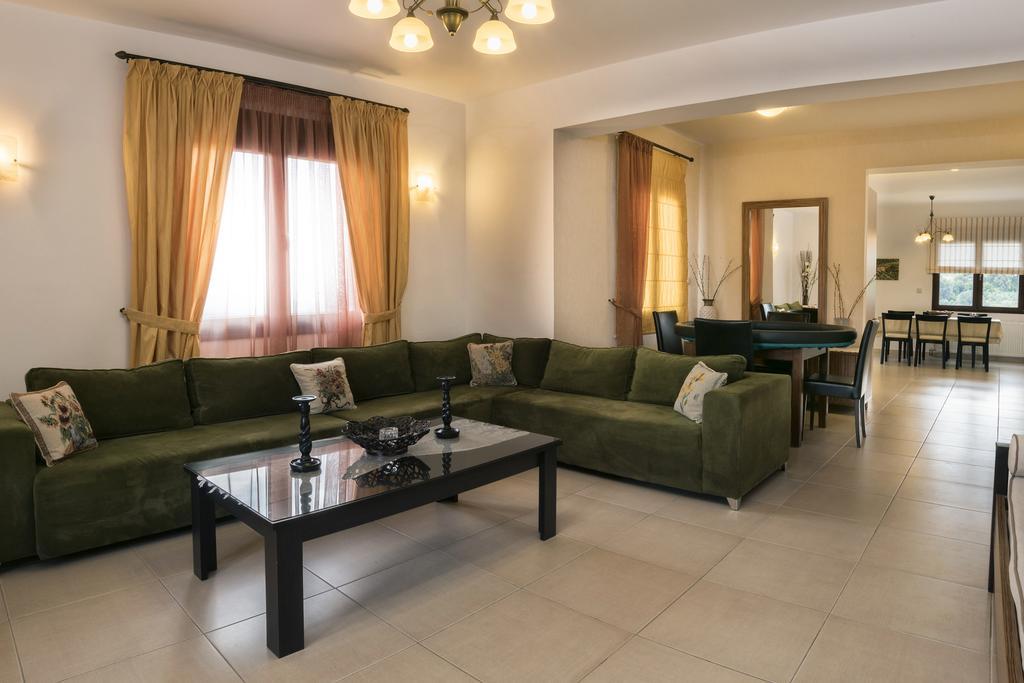 Villa Laga With Pool, 300M To Taverns, Childrens Area, Bbq! Kirianna Ngoại thất bức ảnh