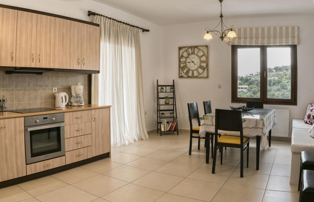 Villa Laga With Pool, 300M To Taverns, Childrens Area, Bbq! Kirianna Ngoại thất bức ảnh