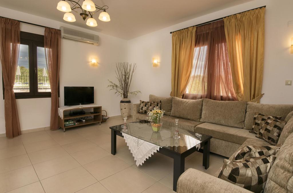 Villa Laga With Pool, 300M To Taverns, Childrens Area, Bbq! Kirianna Ngoại thất bức ảnh